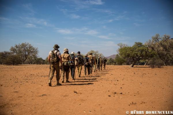 Namibia Gruppe am Weg